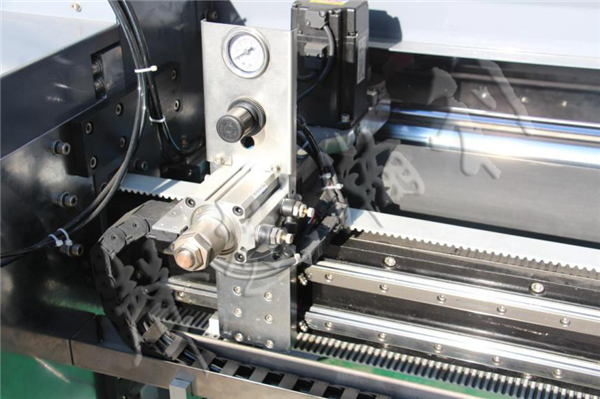 全自動<a href='http://www.wingedpower.com.cn/xingyezixun/748.html' target='1' style='font-size:14px; font-weight:bold; color:#ff0000;'>裥棉機</a>